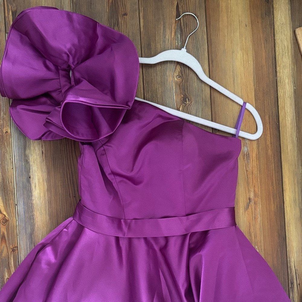 Elegant Purple One-Shoulder Formal/Bridesmaid Dresses Size 8 left NWT - Picture 3 of 9